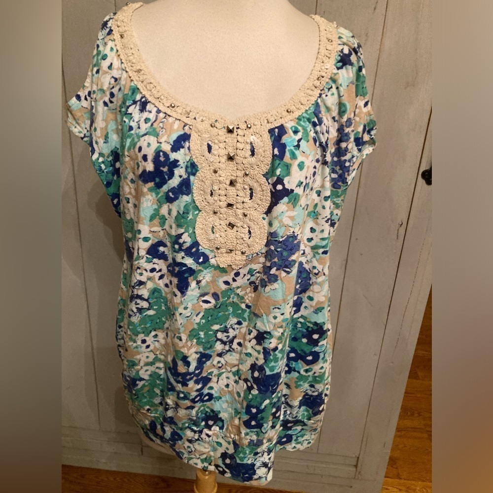 Lane Bryant Women Size-14 Green Blue Floral Crochet Cold Shoulder Top.